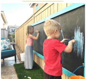 DIY outdoor chalkboard, kid friendly backyard ideas on a budget