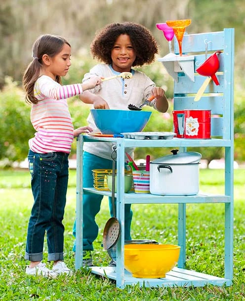 Looking for kids backyard ideas? Well these amazing kid friendly backyard ideas on a budget will be just what you are looking for. Your kids will have outside kids activities galore.