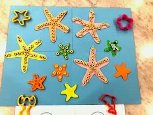 easy toddler fine motor skills activity