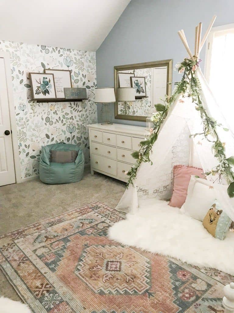 small space bedroom ideas for young women