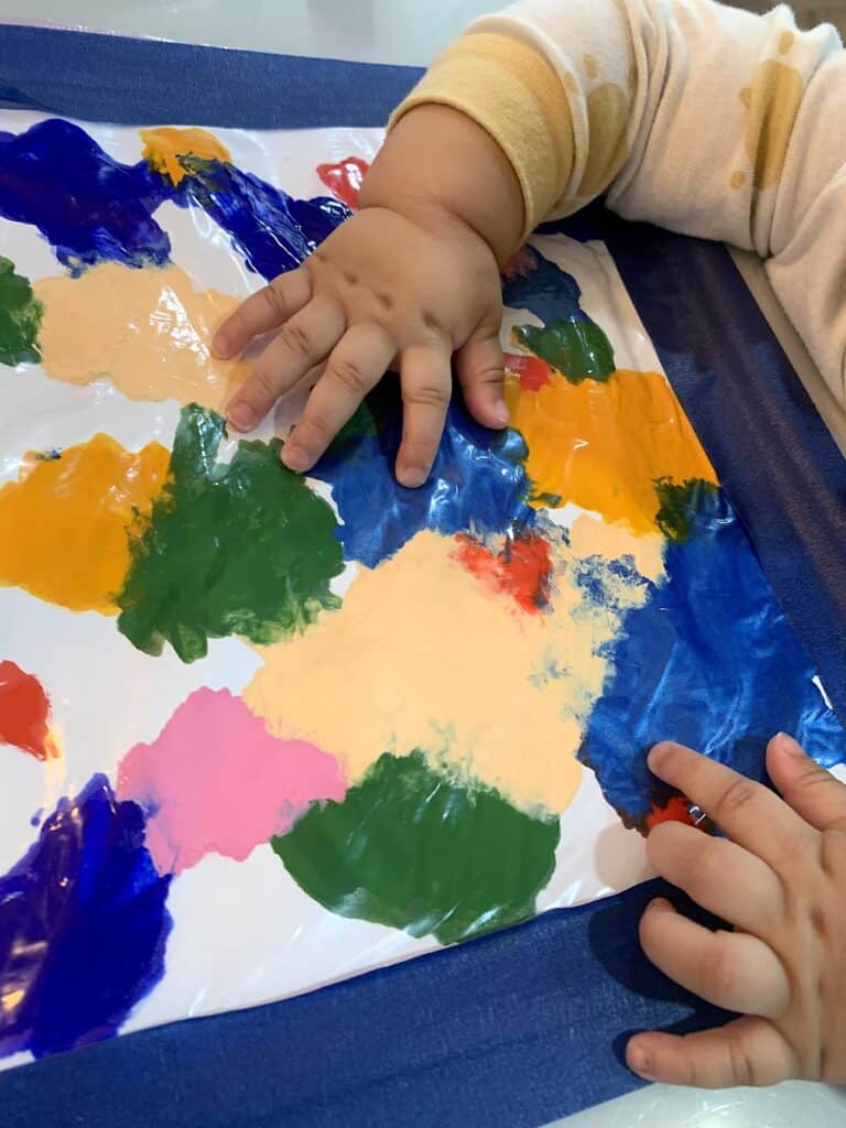 Mess-free baby painting art activity, Video