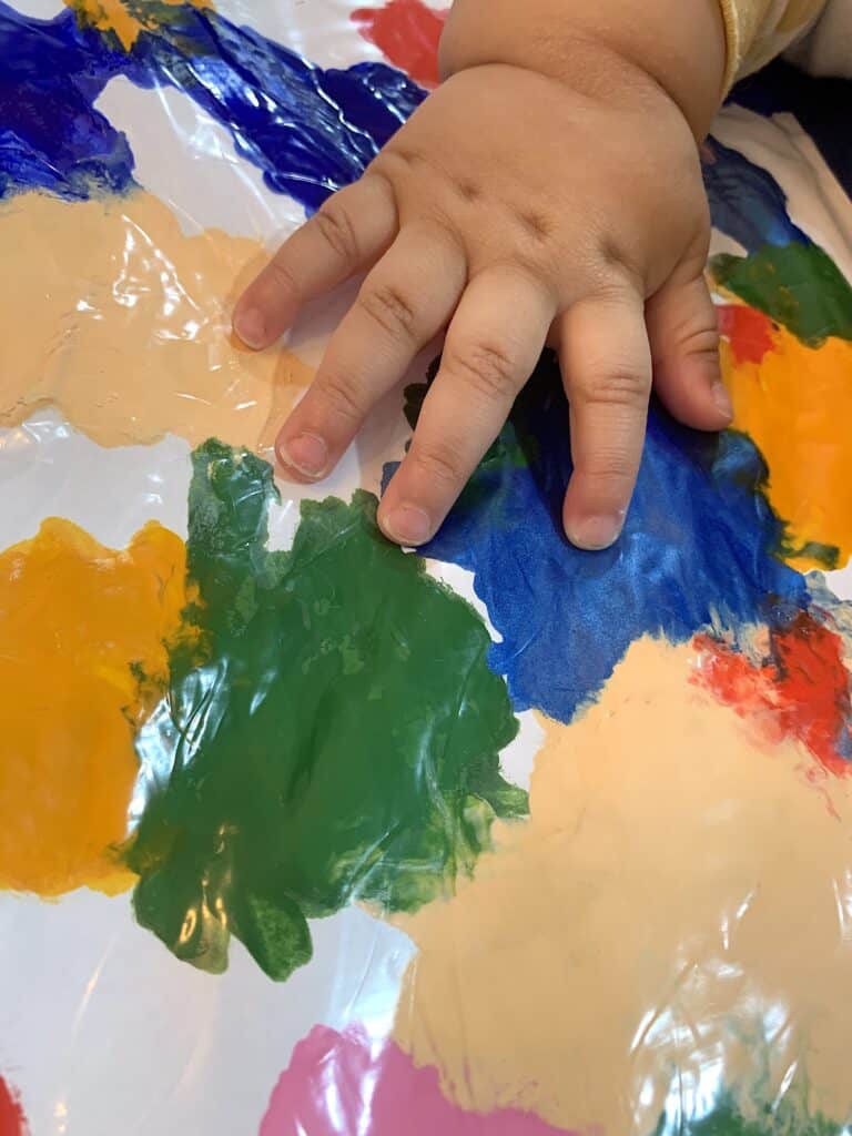 Mess-free baby painting art activity, Video