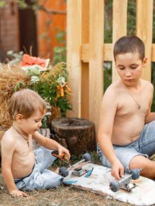 kid-friendly-backyard-ideas-on-a-budget (640 × 853px)